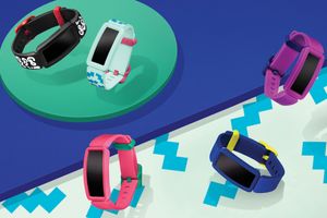 Для дорослих і дітей: Fitbit випустила «розумний» годинник і фітнес-браслети