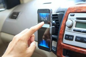 Как выбрать держатель для телефона в машину