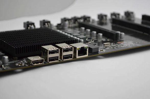 Материнская плата для майнинга с процессором BTC65 на 8 видеокарт (s1151/DDR3 SoDIMM) с пассивным охлаждением