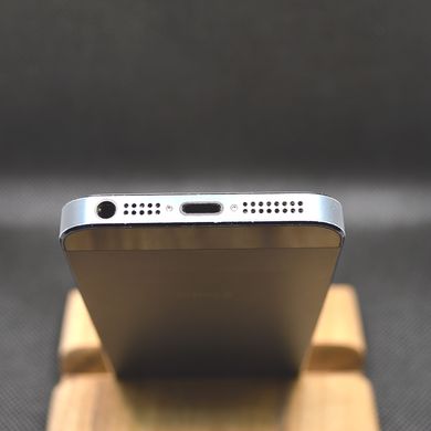 Смартфон iPhone 5S 16GB Space Gray б/у (Grade A+)
