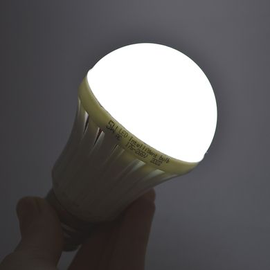 Акумуляторна Led лампа E27 з патроном 5W White